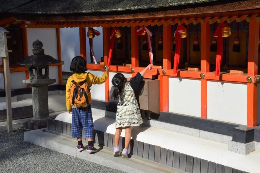 ntrada de templo japonês, símbolo da etiqueta que turistas devem seguir no Japão