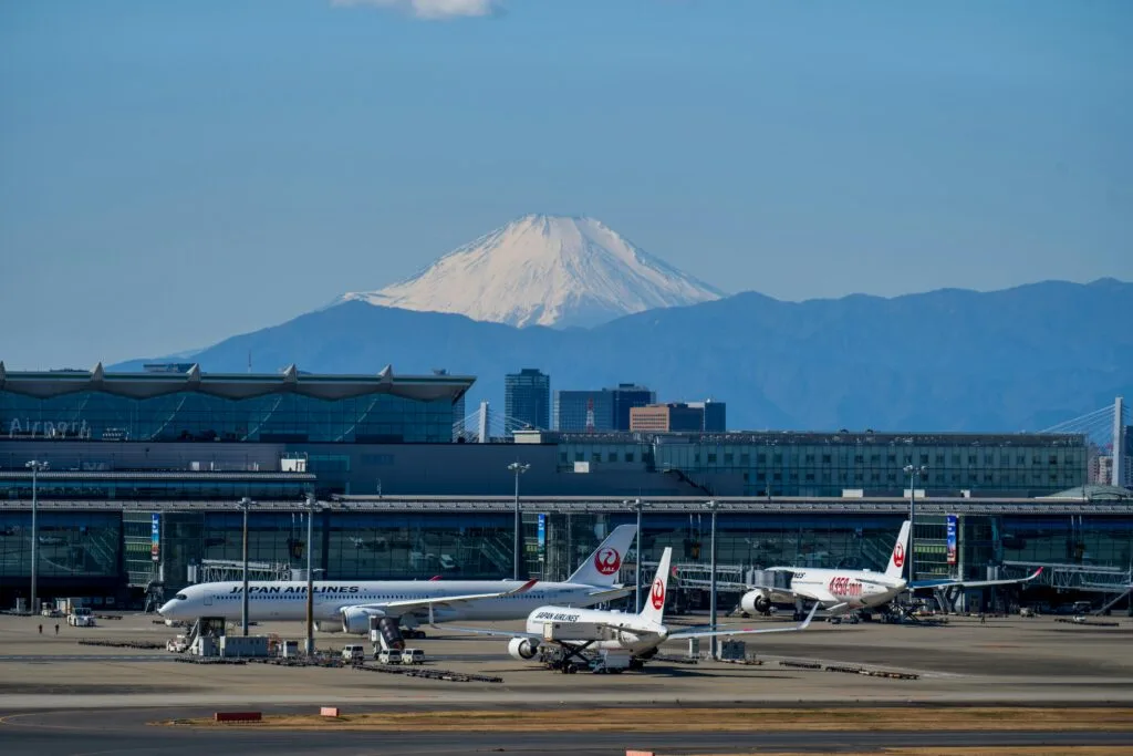 Terminal de embarque do aeroporto de Narita no Japão onde será cobrada a nova taxa de saída