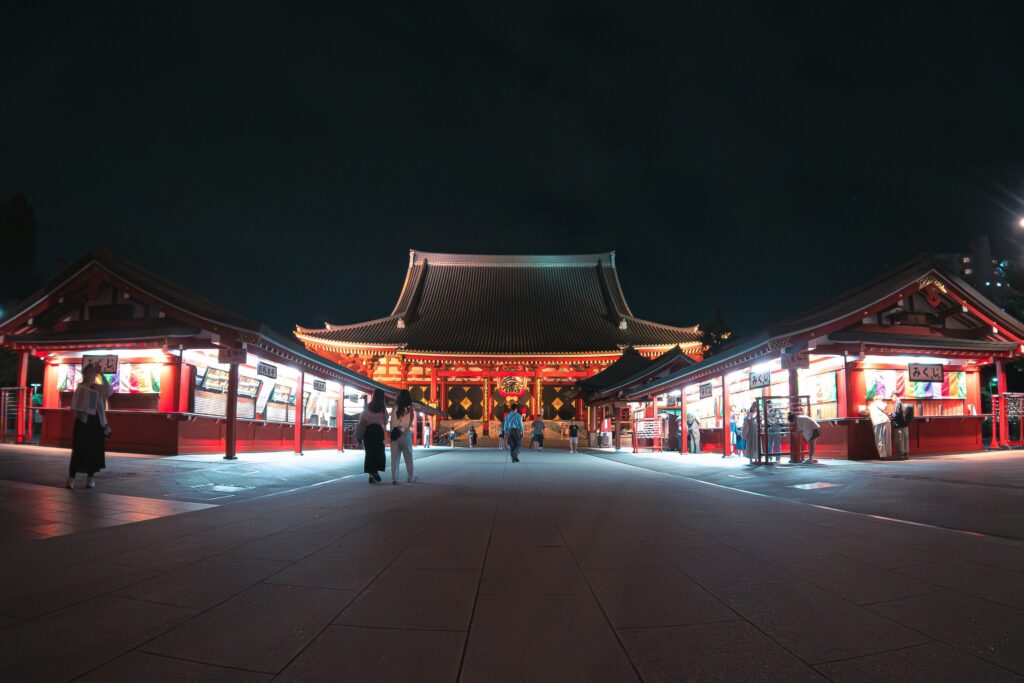 Asakusa no roteiro anime pilgrimage em Tóquio com referência a Demon Slayer