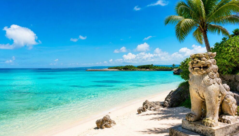Praia paradisíaca em Okinawa com águas turquesa e areia branca, o Japão tropical que poucos brasileiros conhecem