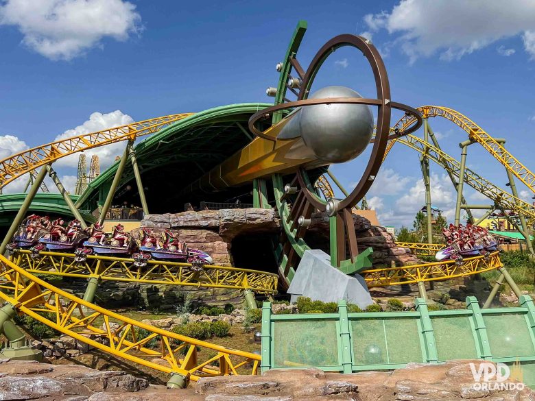 Montanha-russa no Epic Universe, parque com 4 coasters e Monsters Unchained eleita 2ª melhor atração do mundo