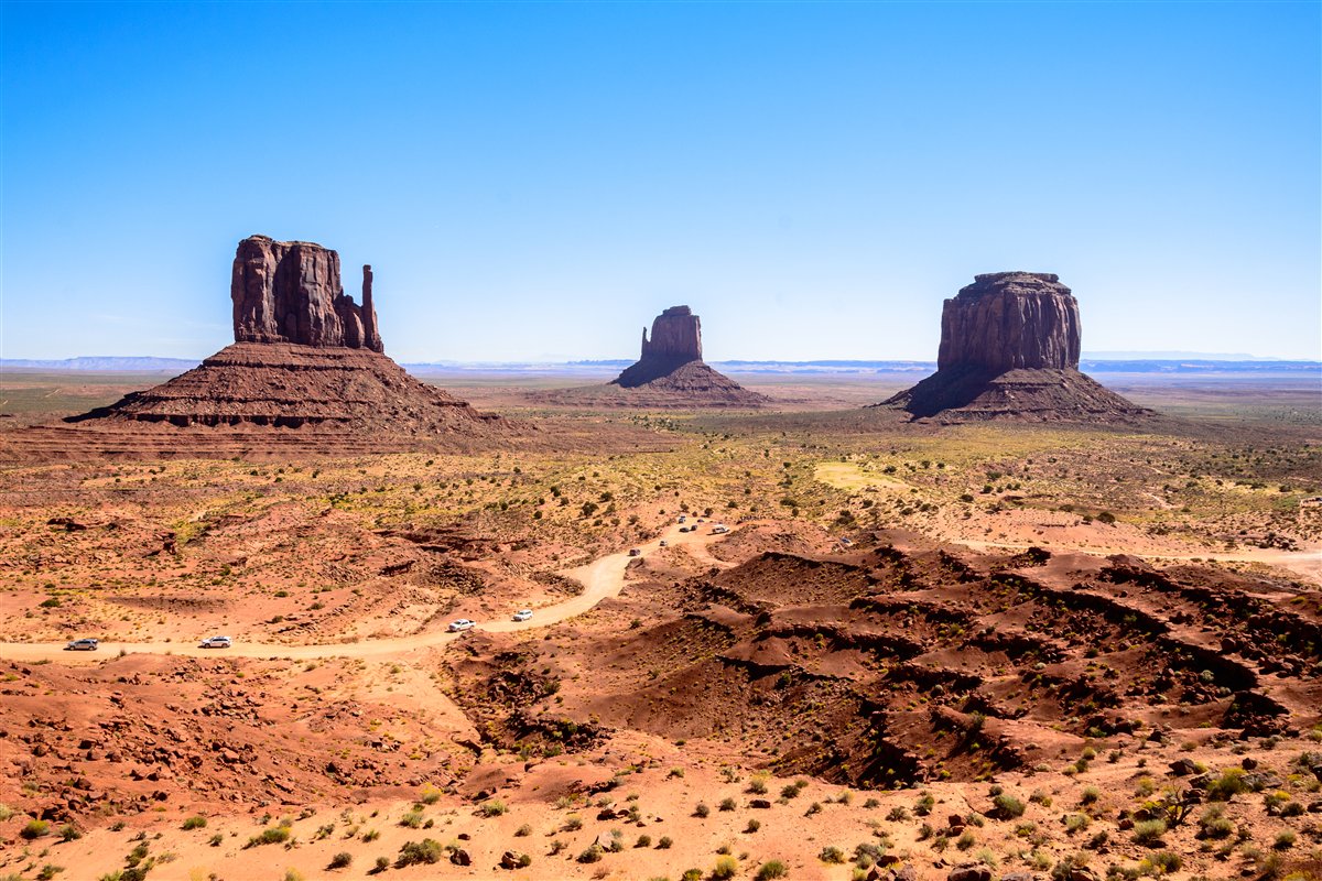 Paisagem desértica de Monument Valley, referência visual clássica do Velho Oeste americano