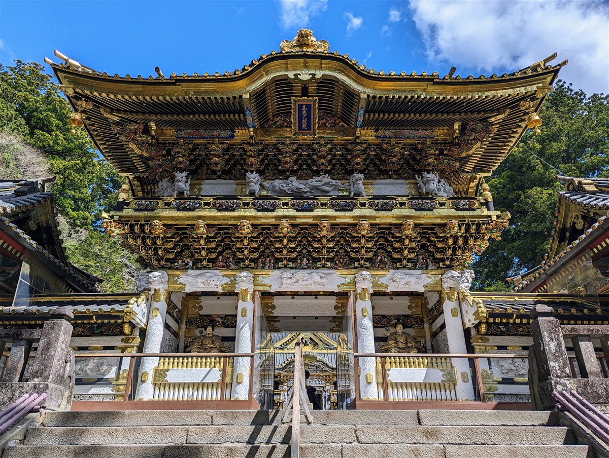 Yomeimon Gate no Nikko Toshogu com detalhes dourados